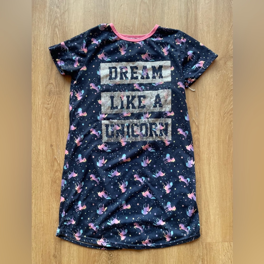 Delia’s Girl “Dream Like A Unicorn” Tee | Closet Label #22.)